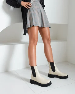 Outlet Therapy Shoes Riot Bone *FINAL SALE* White